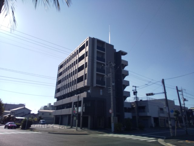 【ラ・クラセーヴァ東本町の建物外観】