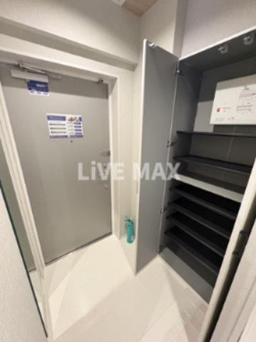 玄関　同物件別部屋参照