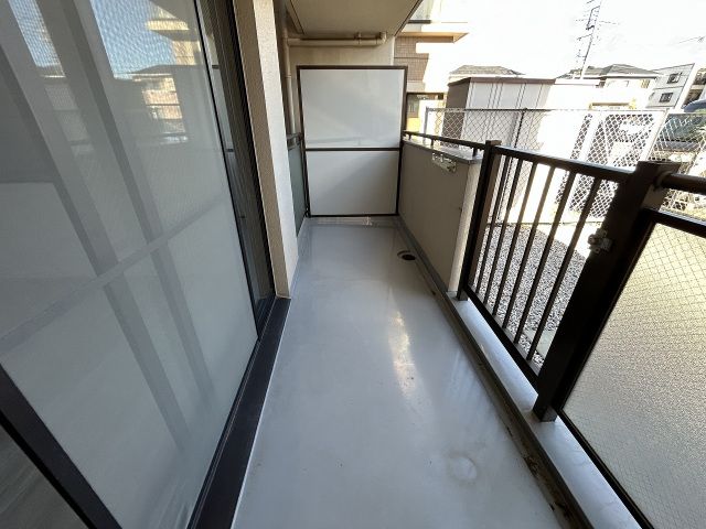 【春日部市上蛭田のマンションのバルコニー】