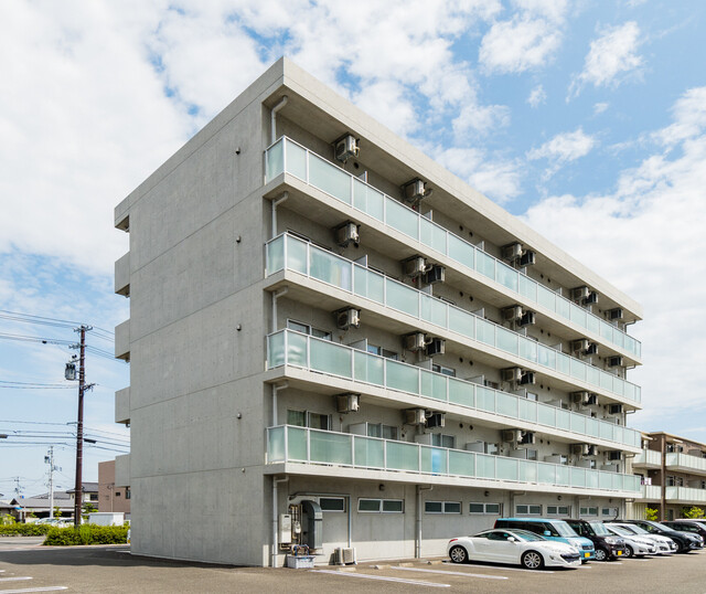 アンプルール　ベトン　メーヴェの建物外観