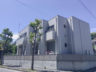 横浜市金沢区金沢町のアパートの建物外観