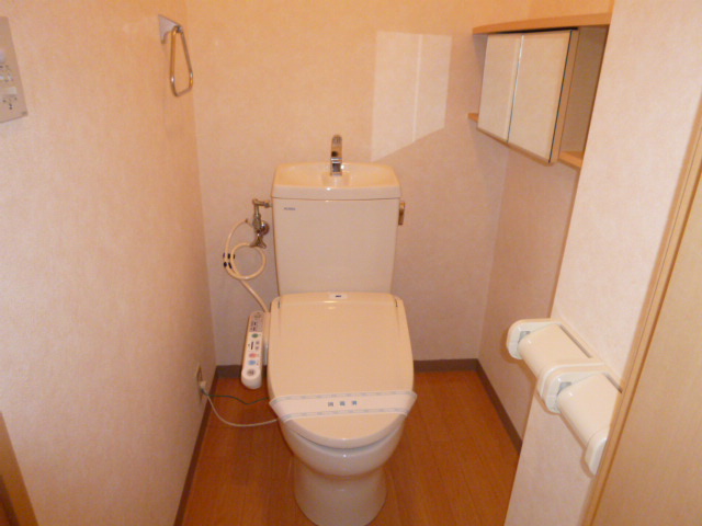 トイレ　温水洗浄便座