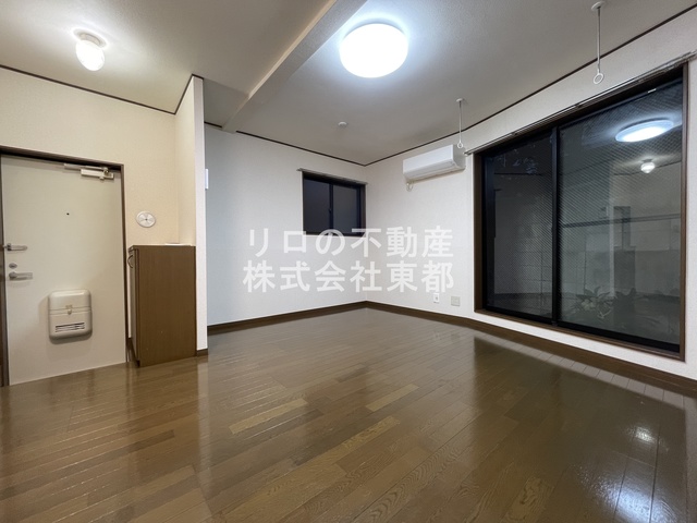居室・リビング　２面採光なので、明るく風通しのよい過ごしやすいお部屋です♪
