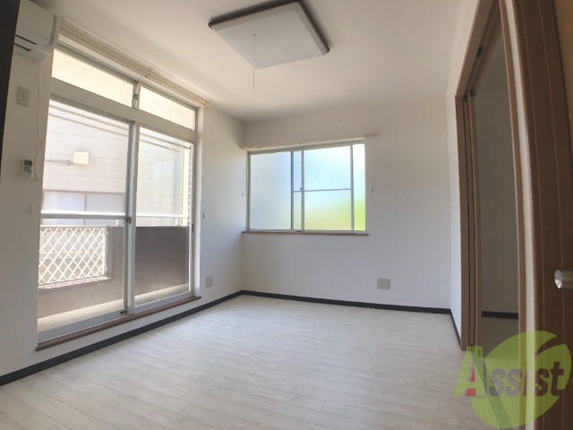 居室・リビング　ダイニングキッチンです。ご飯を食べるお部屋ですね。