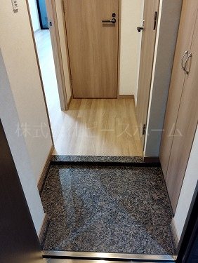 玄関　※別号室参考写真