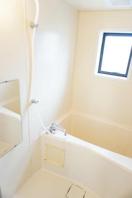 バス・シャワールーム　★窓のあるバスルームです★