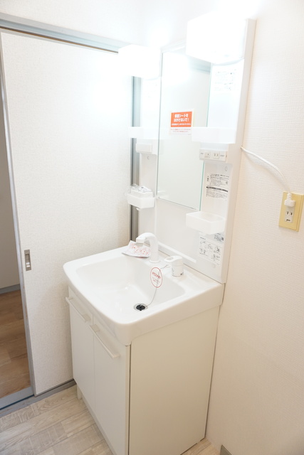 洗面設備　★忙しい朝に便利なシャワー付き洗面化粧台です★