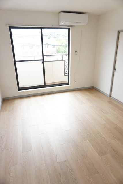 居室・リビング　★南西向きの洋室７帖★