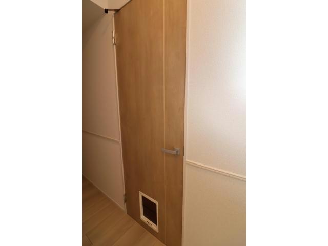 その他設備　ペット通り抜け扉付