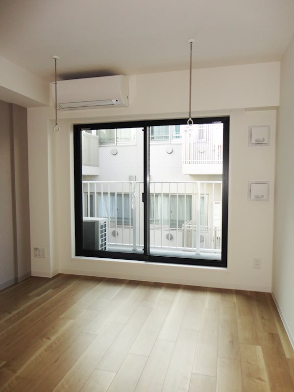 居室・リビング　室内写真は類似タイプ別号室です