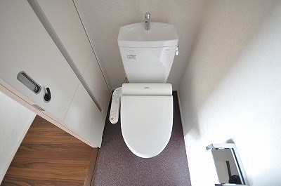 トイレ　温水洗浄便座付き