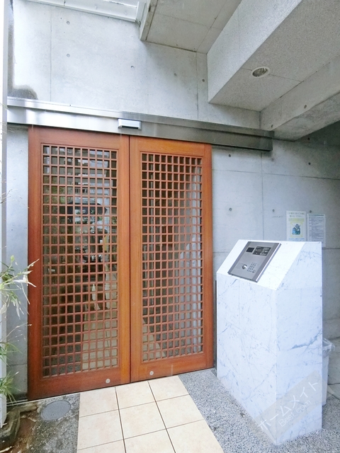 エントランス　オートロック付きで部外者シャットアウト♪