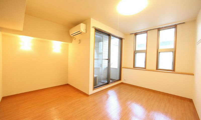 居室・リビング　洋室9.3帖　エアコン付　収納充実