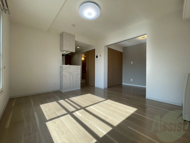 居室・リビング　エアコン付きで快適なリビングになっております！