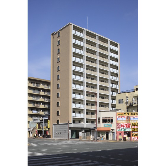 建物外観　繁華街まで徒歩圏内