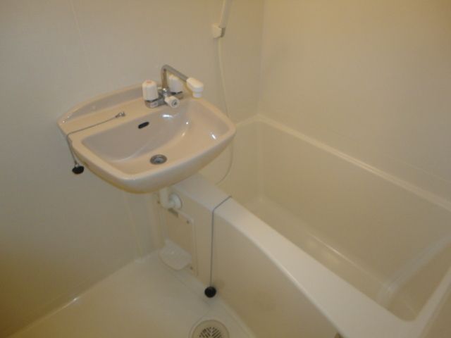 バス・シャワールーム　★雨の日も安心！浴室乾燥機付き★