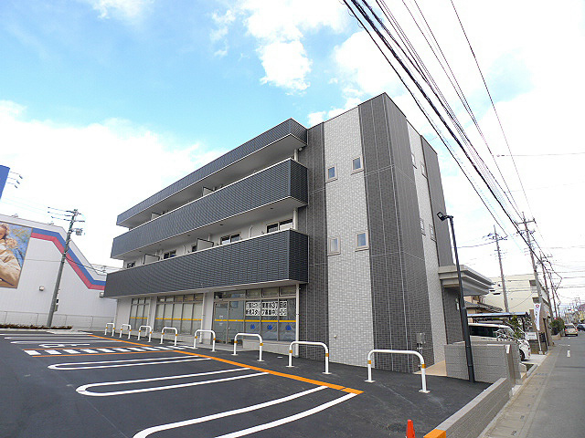 建物外観　カーサ・フロールのご紹介は住まいの窓口　アソシエにお任せ下さ