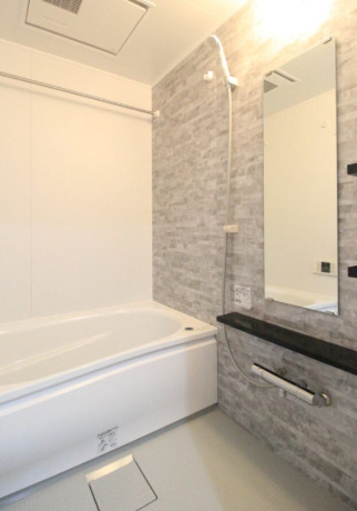 バス・シャワールーム　落ち着いた空間のお風呂です