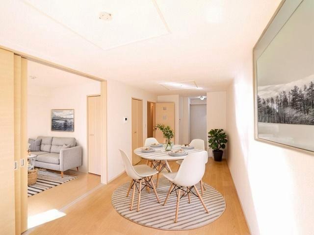 居室・リビング　CGで家具等を配置したもので家具等は含まれません