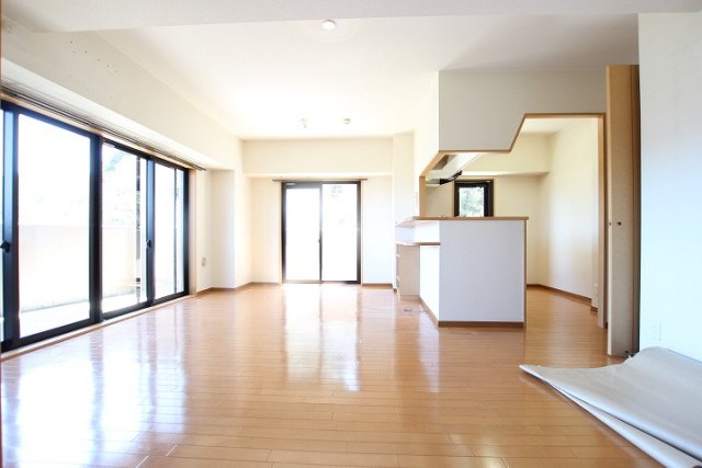 居室・リビング　同物件別号室