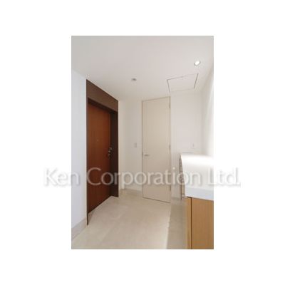 玄関　同タイプ35階のお部屋を撮影。仕様が異なることがあります。