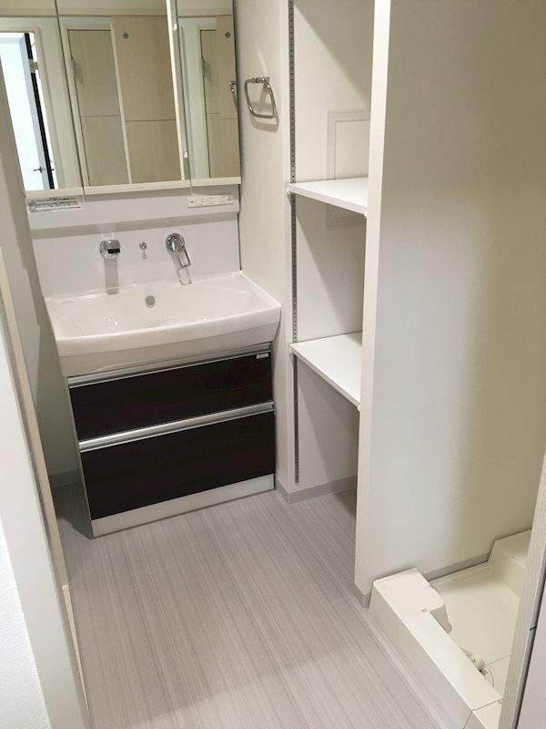 洗面設備　※画像は反転タイプとなり、実際の写真とは異なります。