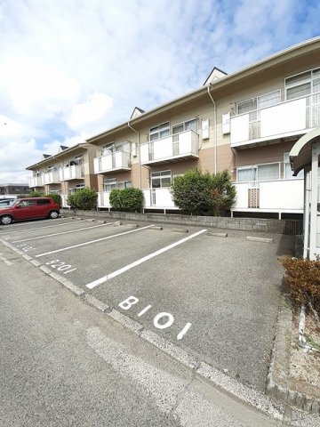 駐車場　駐車場に車を止められます