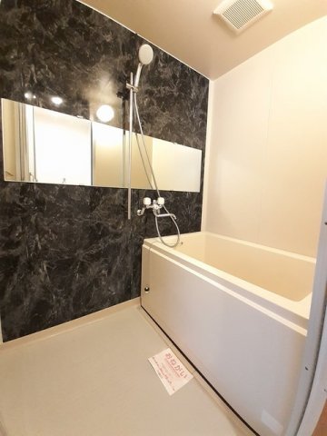 バス・シャワールーム　ゆったり過ごせるお風呂です