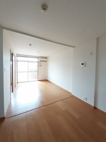 居室・リビング　こちらの居間で趣味の時間をお楽しみください