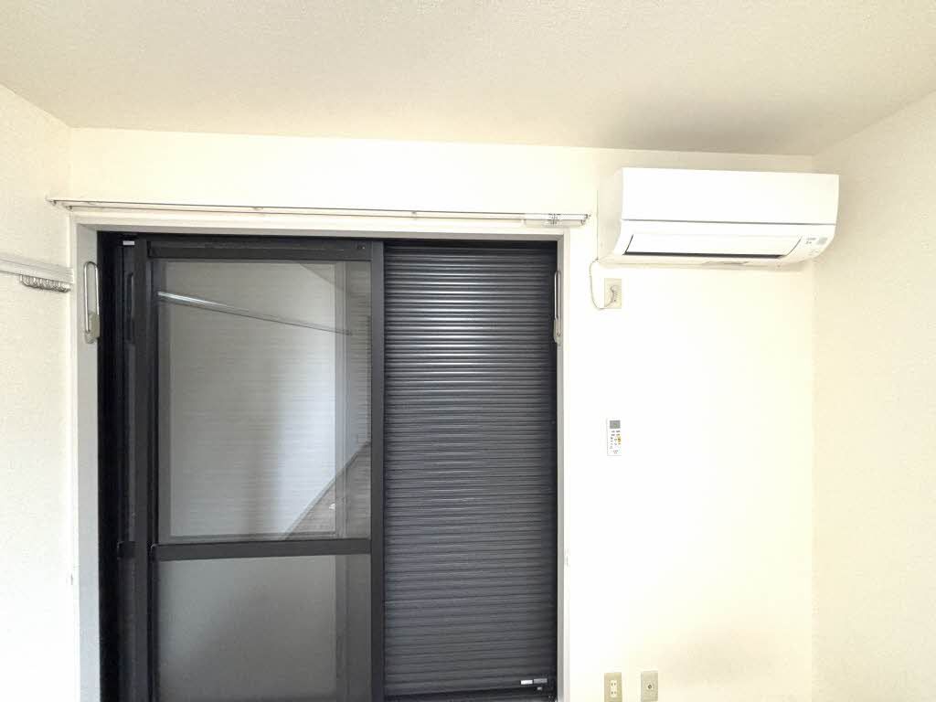 その他設備　シャッター・エアコン