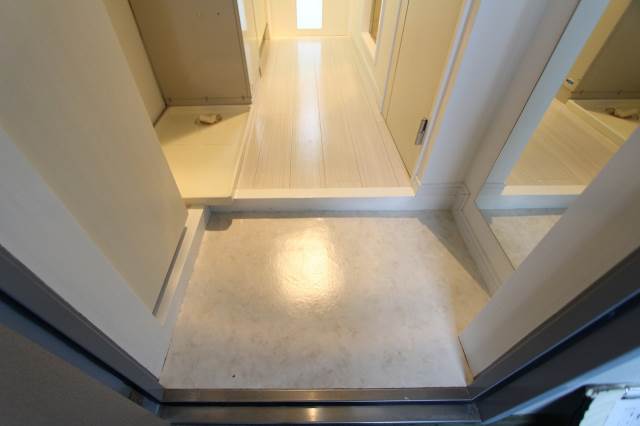 玄関　３０２号室