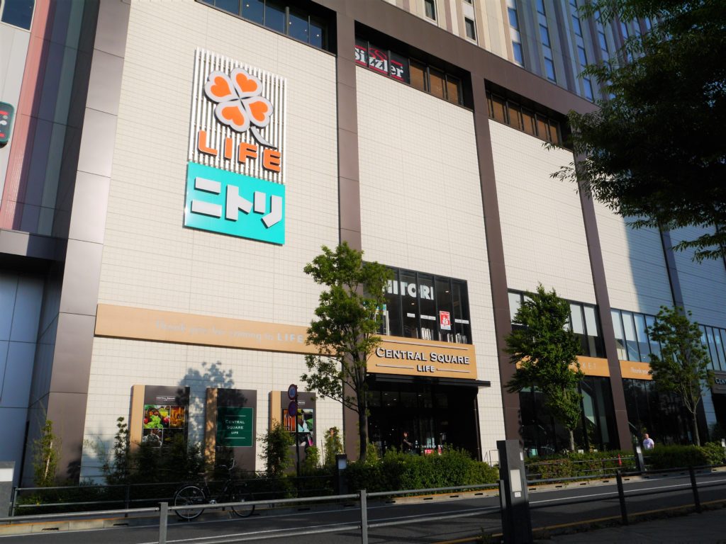 スーパー　ライフセントラルスクエア押上駅前店（スーパー）まで375m