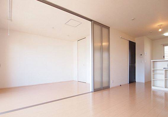 居室・リビング　暖かい雰囲気のお部屋です