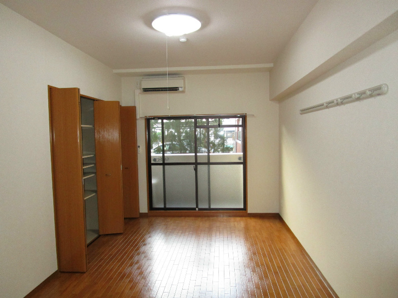 居室・リビング　室内