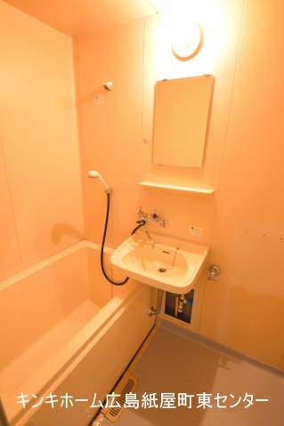 バス・シャワールーム　写真は別のお部屋のものでございます