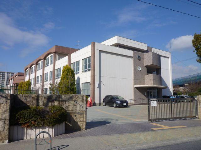 中学校　東港中学校（中学校）まで640m