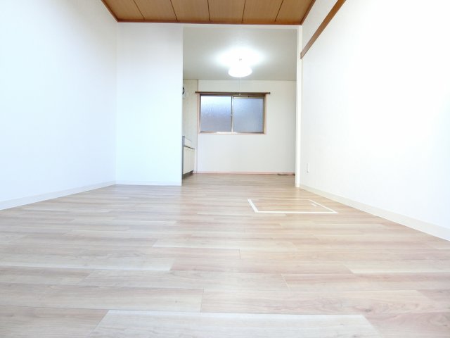 居室・リビング　同物件別部屋写真