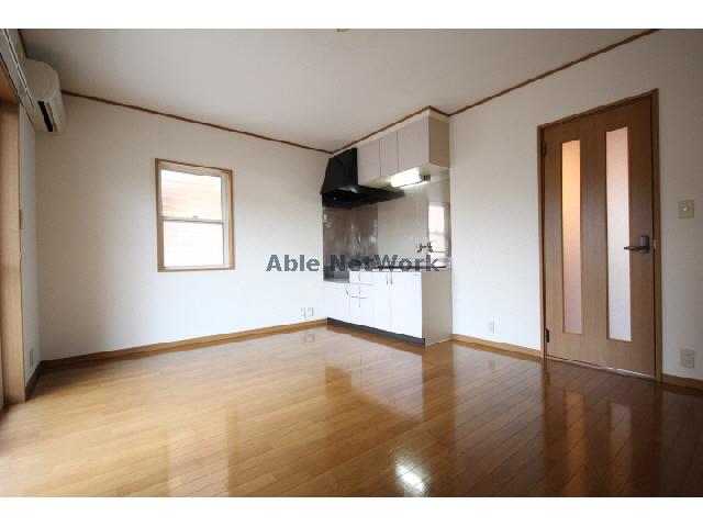 居室・リビング　写真は他の号室です