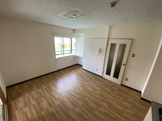 居室・リビング　お隣と接しないリビングです。