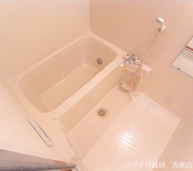 バス・シャワールーム　別号室写真の為現況を優先します。
