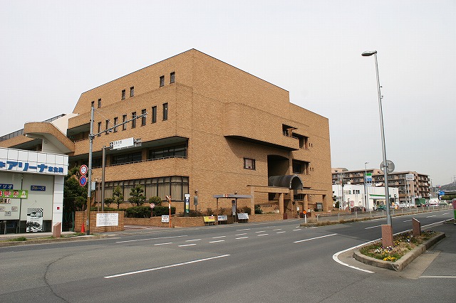 図書館　生駒市図書館（図書館）まで801m