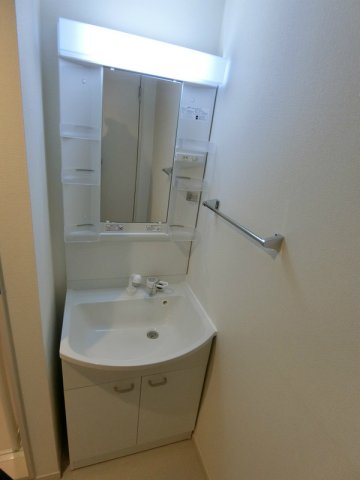 洗面設備　嬉しい室内洗濯機置き場