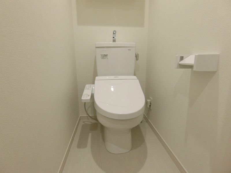 トイレ　温水洗浄便座付きのトイレです