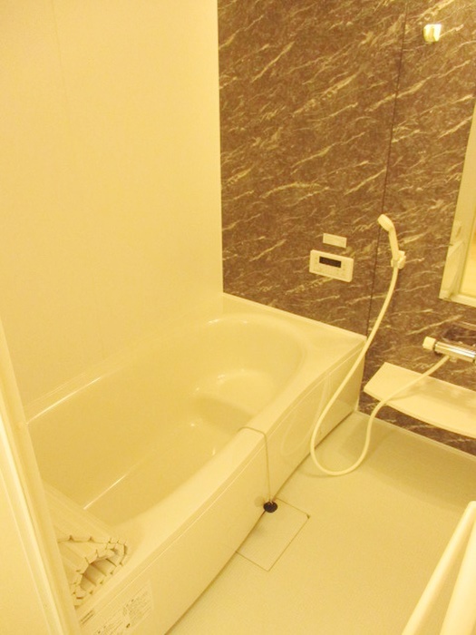 バス・シャワールーム　※空予定につき別のお部屋の写真になります※