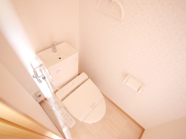 トイレ　★温水洗浄便座のあるトイレです★
