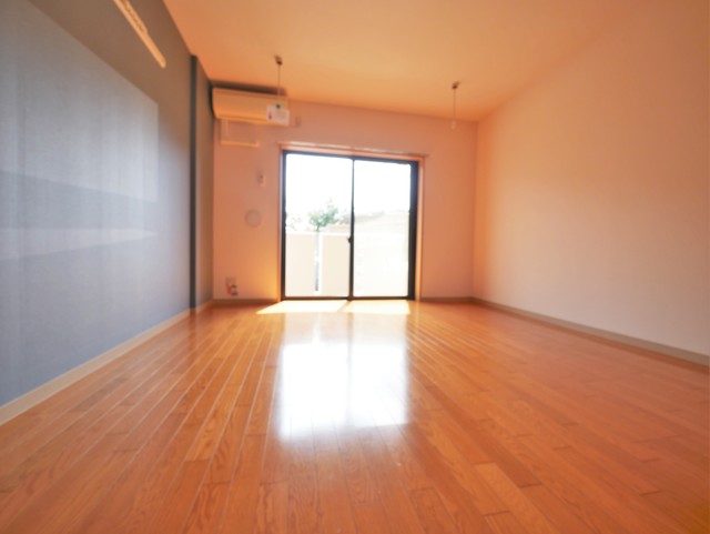 居室・リビング　★明るいリビングの写真です★