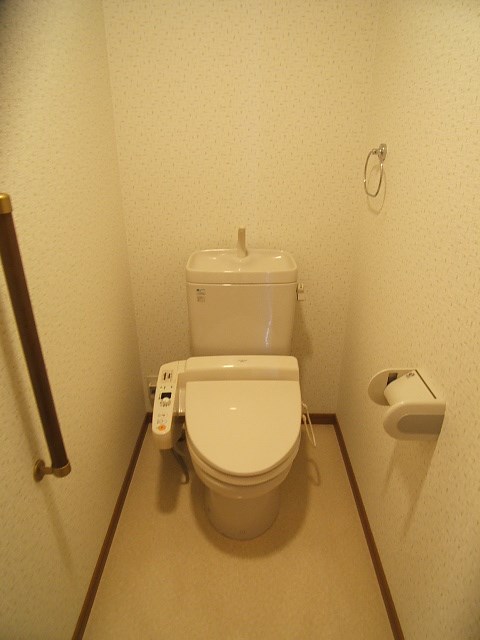 トイレ　写真は同型タイプ