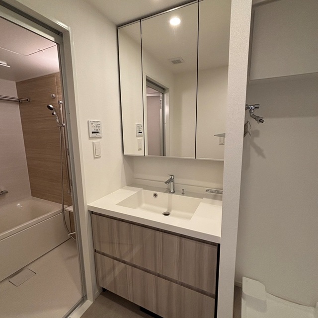 洗面設備　※写真は同タイプ住戸です。