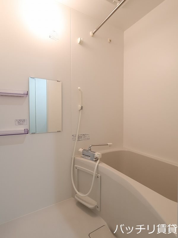 バス・シャワールーム　画像は、同型タイプの為、現状を優先いたします。
