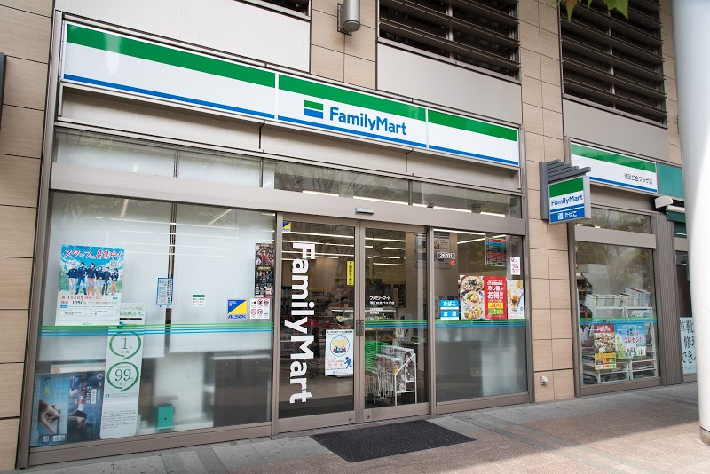 コンビニ　ファミリーマート港区白金プラザ店（コンビニ）まで118m